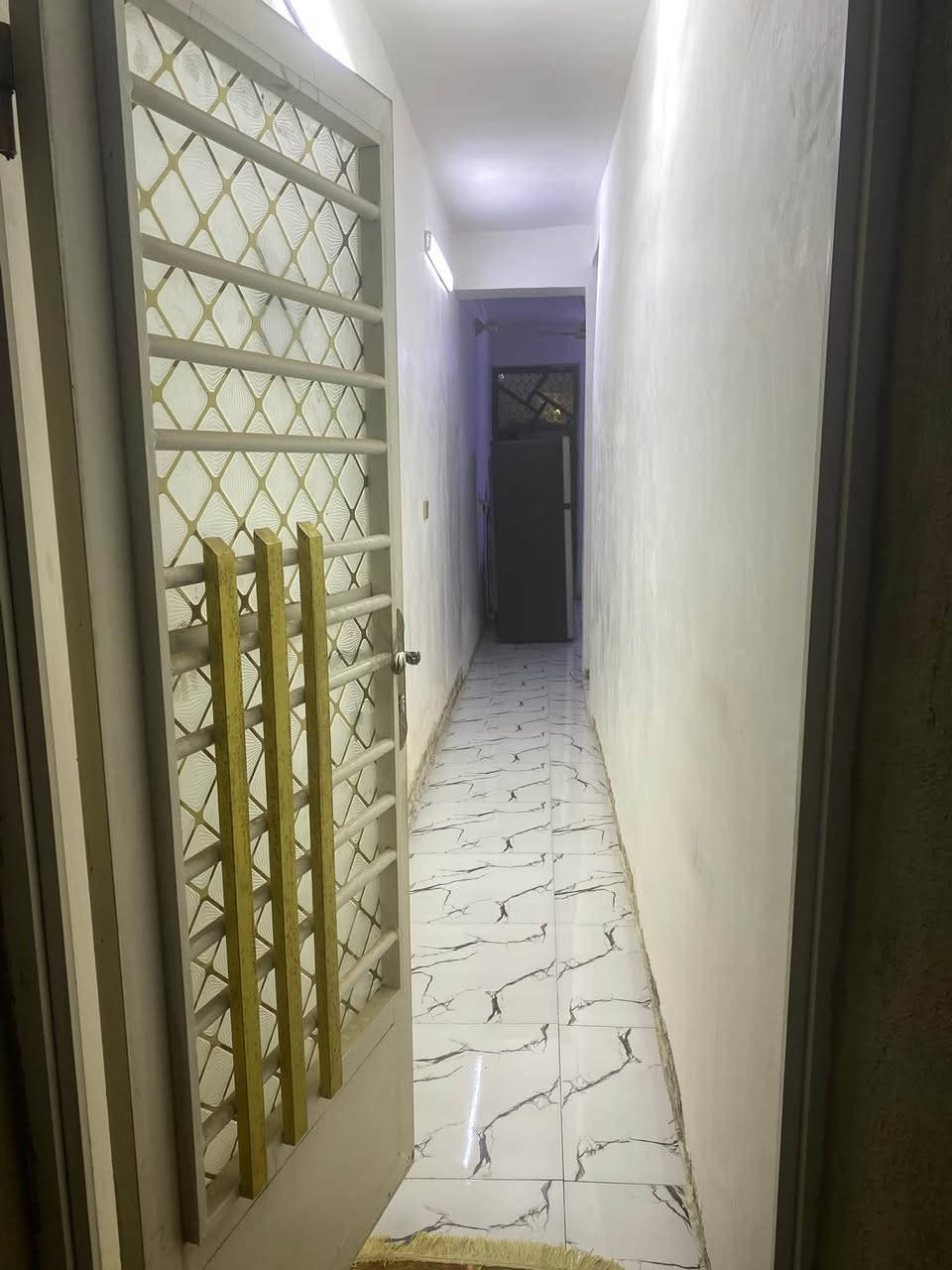 السلام  عليكم  بيت  مساحه  100متر  منطقه ابو درع الشارع العريض بناء حديث متواجد واتساب***********
ع رصيد***********
