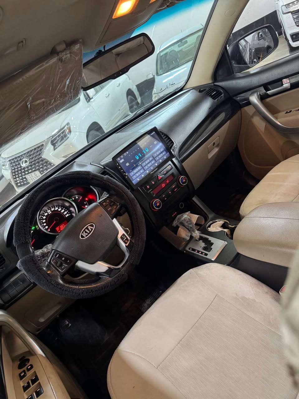 سلام عليكم 
Kia sorento 2013 
سيارة مواصفات معروفة محرك ٤ سلندر دوش 
سيارة بي شبرين صبغ بل بونيت بدون دواخل بدون ايرباك باقي كفالة كير محرك حدادية كلى بشرط رقم سنوي جديد شرط تحويل سعر سيارة ١٣٥ $ بي مجال *********** واتساب شراي خابر تدلل …. أربيل, العراق

