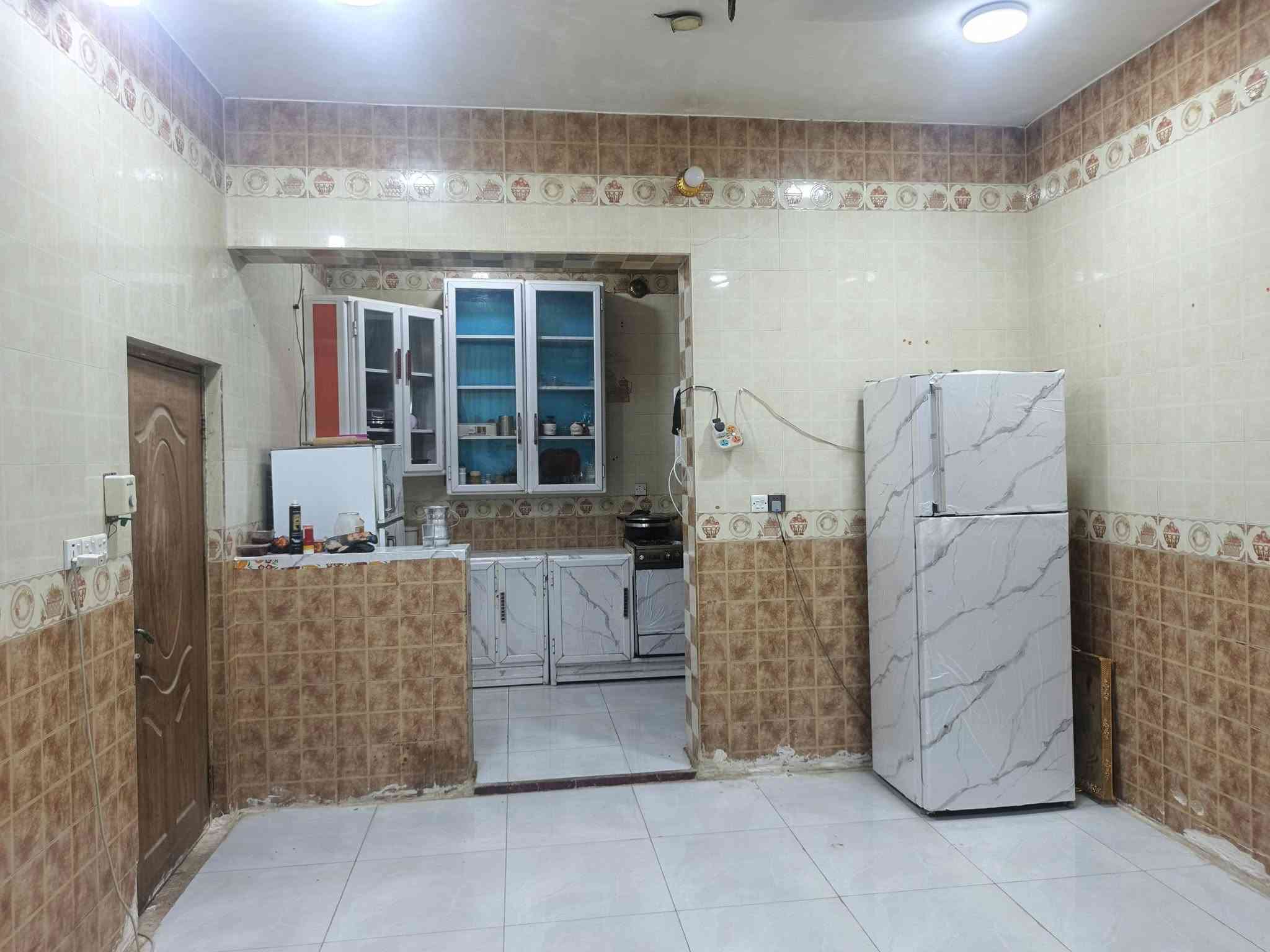 دار للبيع مع مشتمل
الدار

المساحة 800متر 
طابو زراعي سند 25
متكون من 
غرفة عدد. 2-4×5 والثانية سويت 6×5
صالة 10×4
الاستقبال 10×4
المطبخ حار 3×2 والبارد 5×4
صحيات داخية وخارجية 
ممر داير مدار البيت 
المشتمل 
متكون من
غرفة وصالة ومطبخ وصحيات 

الموقع حي العسكري قرب مولدة احمد فيصل
للستفسار اكثر مراسلة الصفحة او الاتصال عل الرقم 
***********
