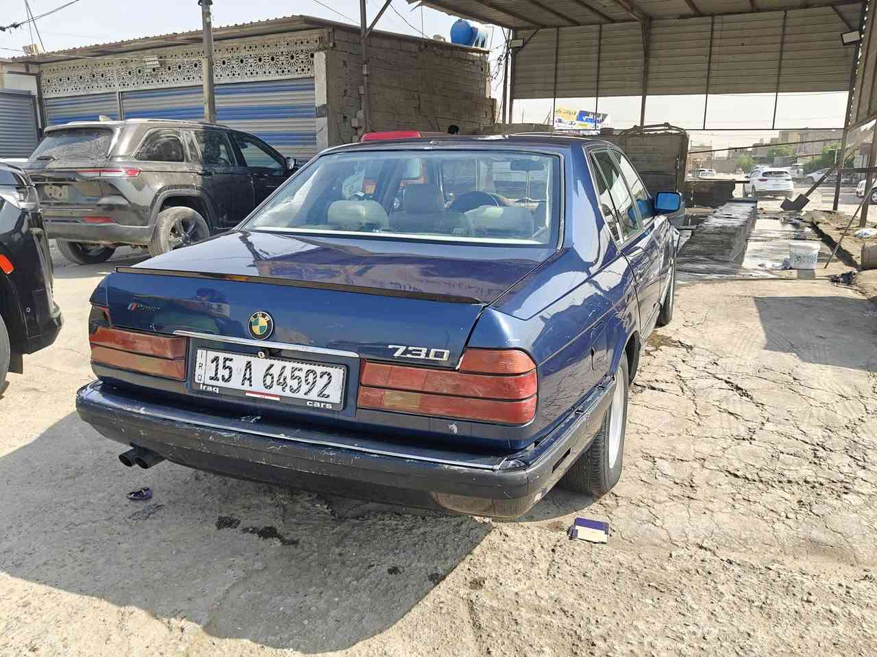 السلام عليكم بي ام 730 سته سلندر 3٫0موديل 93اصل فتحه دبل جكمجه ودبل ايرباك تخم تاير صدر خلفي جديدرقم انبار انكليزي بسمي منضومه بانزين جديده الغرفه نضيفه  السياره مكفوله من الصبغ عدا جاملغ خلف السائق بي صبغ والباقي كفاله  مكان السياره بغداد الدوره ***********
