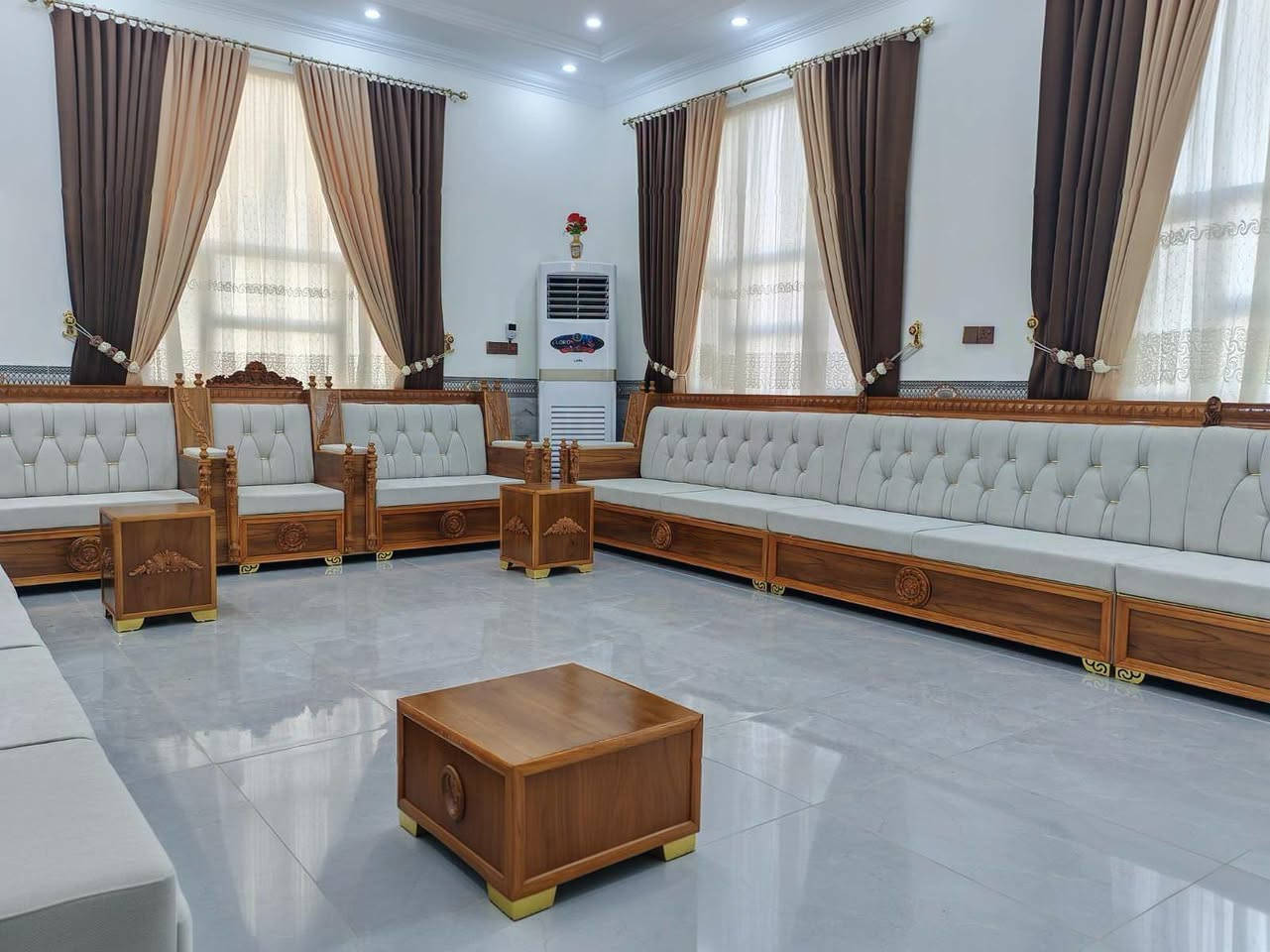 معمل ودوشمه الحلبوسي لعمل كافه انواع الدواوين واطقم القنفات بأحدث الموديلات باسعار مناسب
عنوان-الكرمه مقابل السوق العصري 
***********-وليد الحلبوسي
@إشارة
