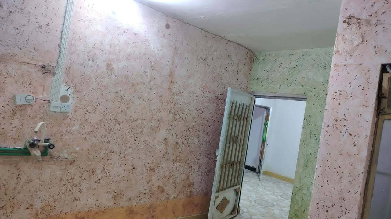 بيت 80متر امامي مع شقه معزوله ثاني بيت عن ركن يحتوي صاله واستقبال وغرفه ومطبخ وصحيات خارجيه بيع مستعجل سعر 105مع مجال***********
