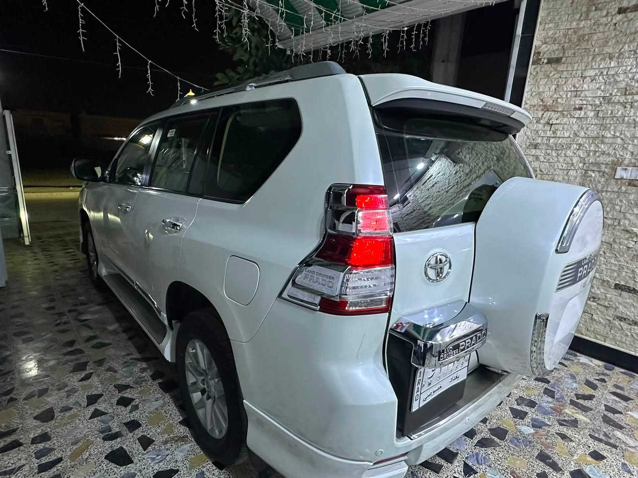تويوتا برادو 2017 خليجي فول مواصفات بصمة فتحة سقف كشنات جلد تبريد شاشة تلث قطع تبريد سبع اراكب ستة سلندر V6 فور ويل كشنات امامي تحكم كهربائي لايت زنون مري شفط شاشة وكامرة فول تحكمات ستيرن مثبت سرعة سيارة بيت 4اصابع بارد جاملغ الامامي فقط ماشية36الف  كيلو فقط معروضة 375$ورقه للاستفسار الاتصال ***********

