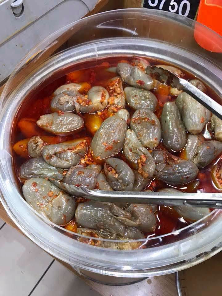 مكدوس محشي • زيت زيتون • توصيل الحرية