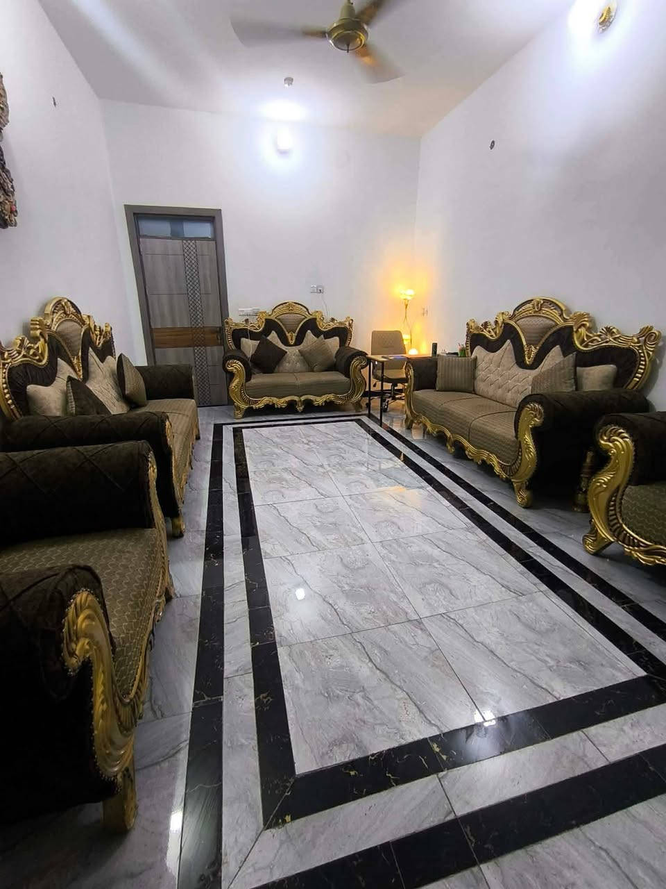 للبيع تخم مقاعد عشر  400 باب  3 الخشب الواحد ب75 وعنوان فلوجه حي العسكري رقم ***********  للإستفسار

