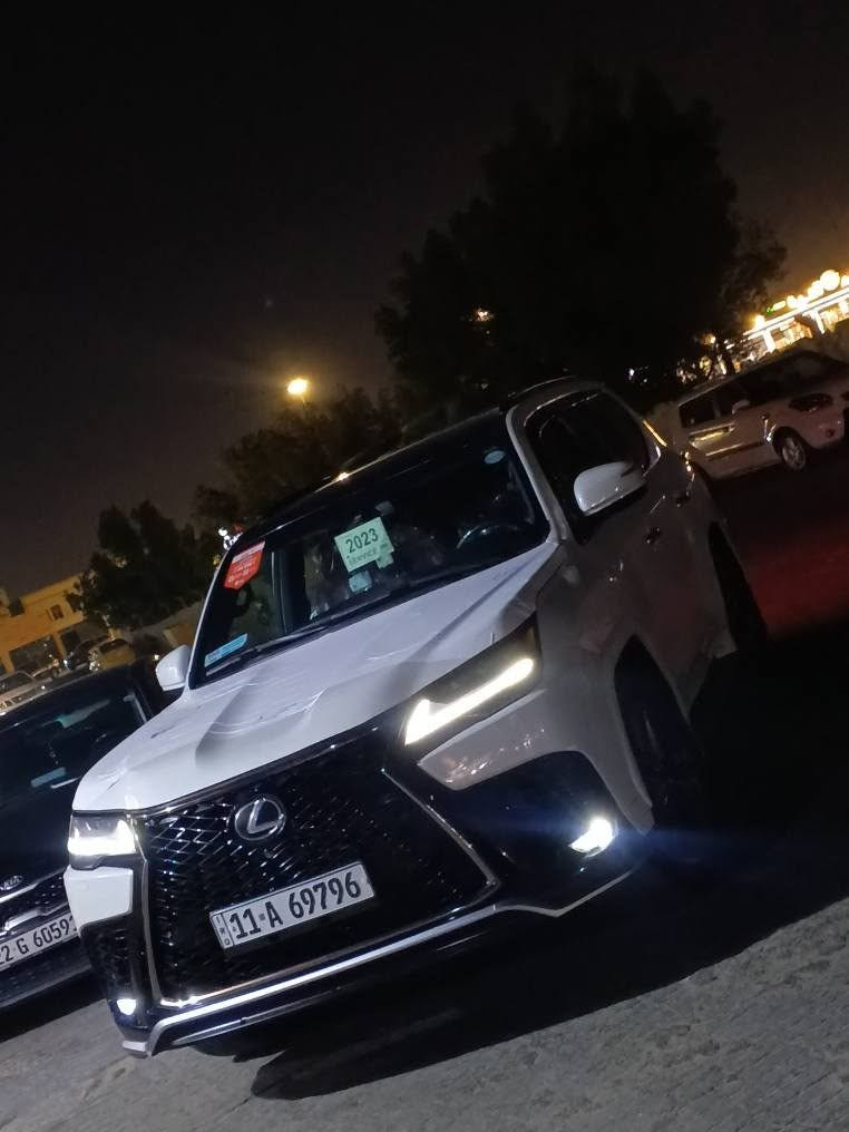 لكزز LX560
موديلها 2015 
محدثه 2025 تحديث اصلي و بشرط مالها اخت بل تحديث 
سياره كفاله من حادث 
بيها بس صبغ التحديث 
بغداد بسمي 
فول مواصفات 
مراوس أو بيع ترهم 
رقمي للاستفسار 
***********  واتساب النجف, العراق

