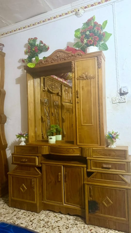 غرفه نوم للبيع طابقين جديده الاستفسار ع الرقم ***********
