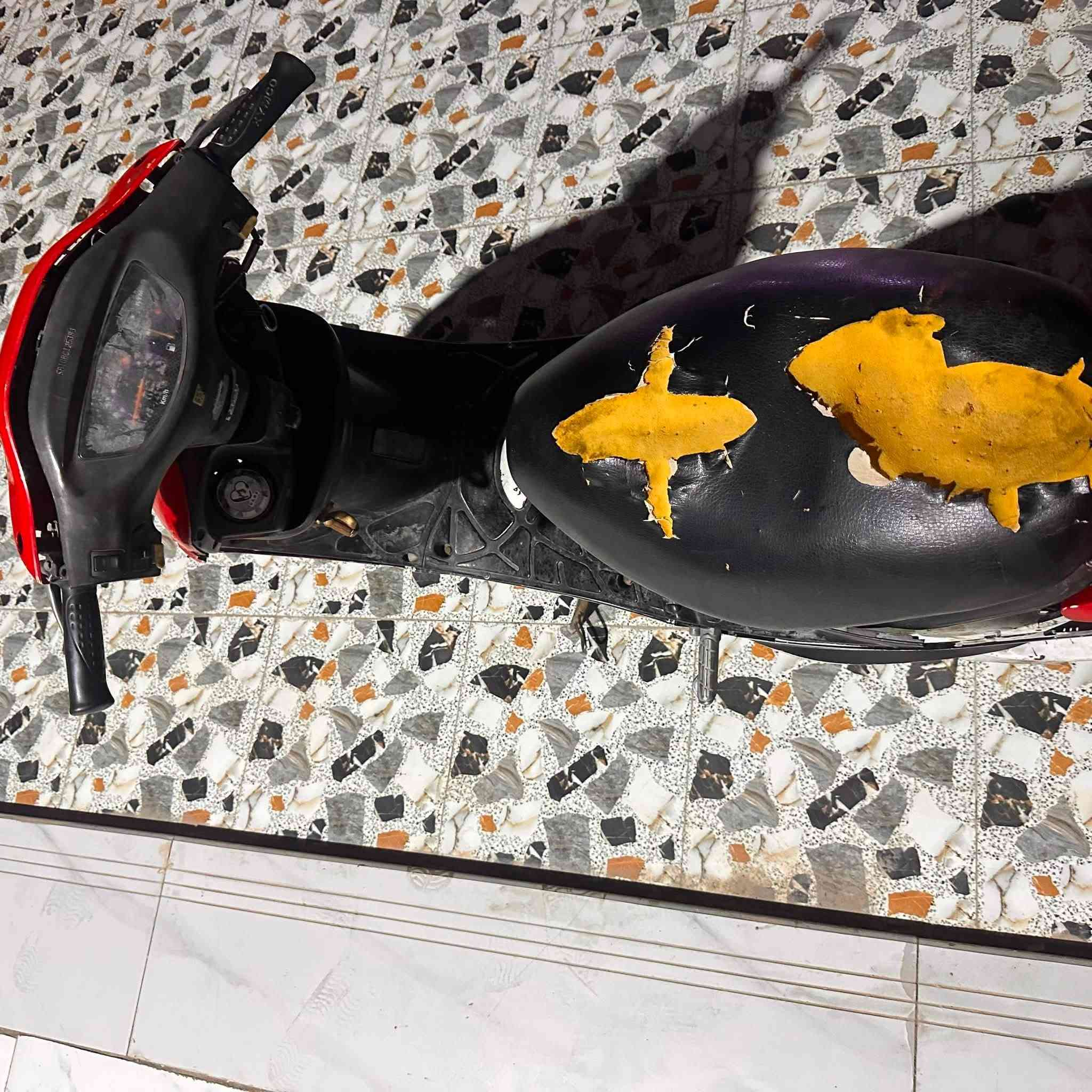 سلام عليكم دراجه كاموكو البيع دراجه تشتغل بس مشيه ظعيف دراجه كايمه بيه دخانه دراجه ابيع كوم حديد سعر ماله قفل من لخير 80الف القرنه ناحيت الثغر قريت ابو عران ***********
