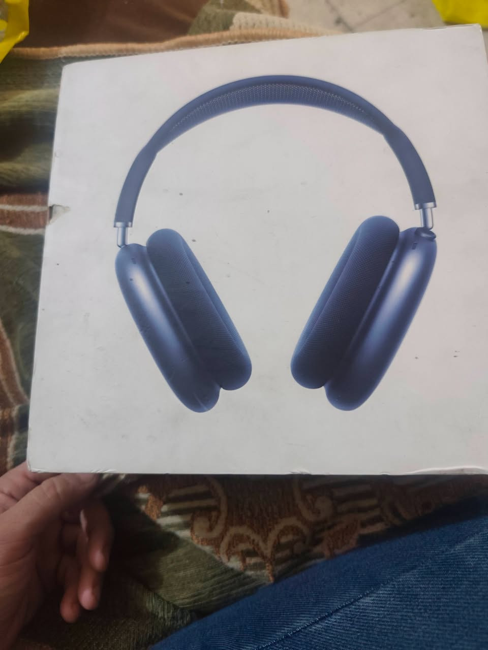 سماعه Air bods max اصلي كامل ماحقات تشتغل تك سماعه فقط نهاياته ١٥٠ قفل مكاني بغداد شارع النضال ***********
