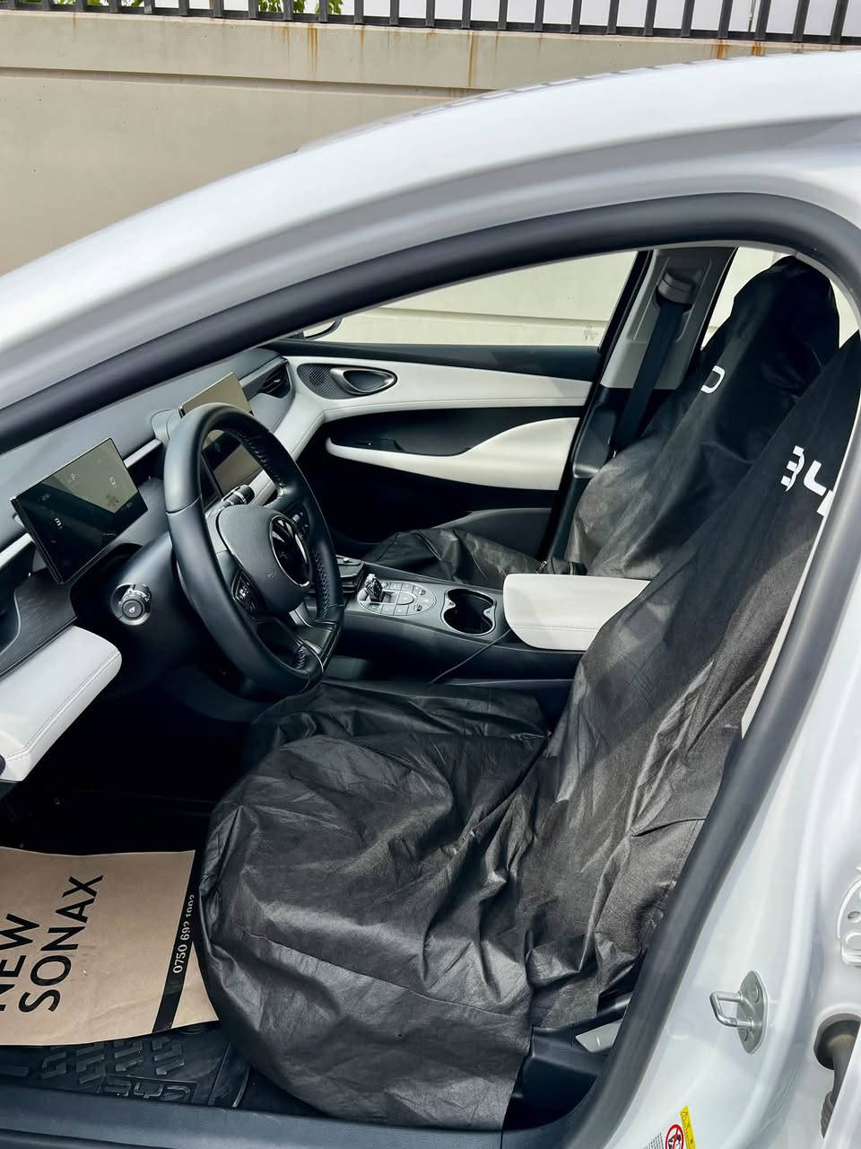 BYD Seal 05  2025
مواصفات standard باتري صغير ٥٥ كم
موصفات السيارة 
كروس كنترول
اوتو هولد 
اوتو لايت 
كشنات لون ابيض
مودات قيادة 
هاندبريك بصمة
و باقي الموصفات معروفة
السيارة ماشية ١٨ الف كيلومتر فقط
بيها ضربة بباب السايق فقط مثل ما موضح بالصورة بدون ايرباك كلها بشرط
محرك كير كهربائيات كلها بشرط
السيارة رقم اربيل و مكانها اربيل 
شرط تحويل 
السعر ١٣٣ ورقة و بيها مجال بسيط
***********
