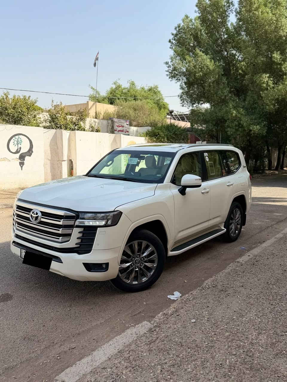 تويوتا لاندكروز GXR
موديل 2022  SAS ( ساز اصلية ام التطبيق )
رقم سليمانية 
السياره بيها بارد بخشم البنيد ع كد اصبعين بدون مداخل جوه مثل الشخط والباقي مكفول السياره بعدها بوضعية الشركة نضيفه جداً 
ماشية 68 الف
فول مواصفات 3 شاشات
V6 - 
محرك 4000
جنطة كهرباء 
كراسي كهرباء 
جلد بيجي بلادي 
طفايه 
سلايت
3 شاشات بلاديه
تشغيل  عن بعد 
السياره فول 1/1
هاتف ***********
مكان السياره بغداد
