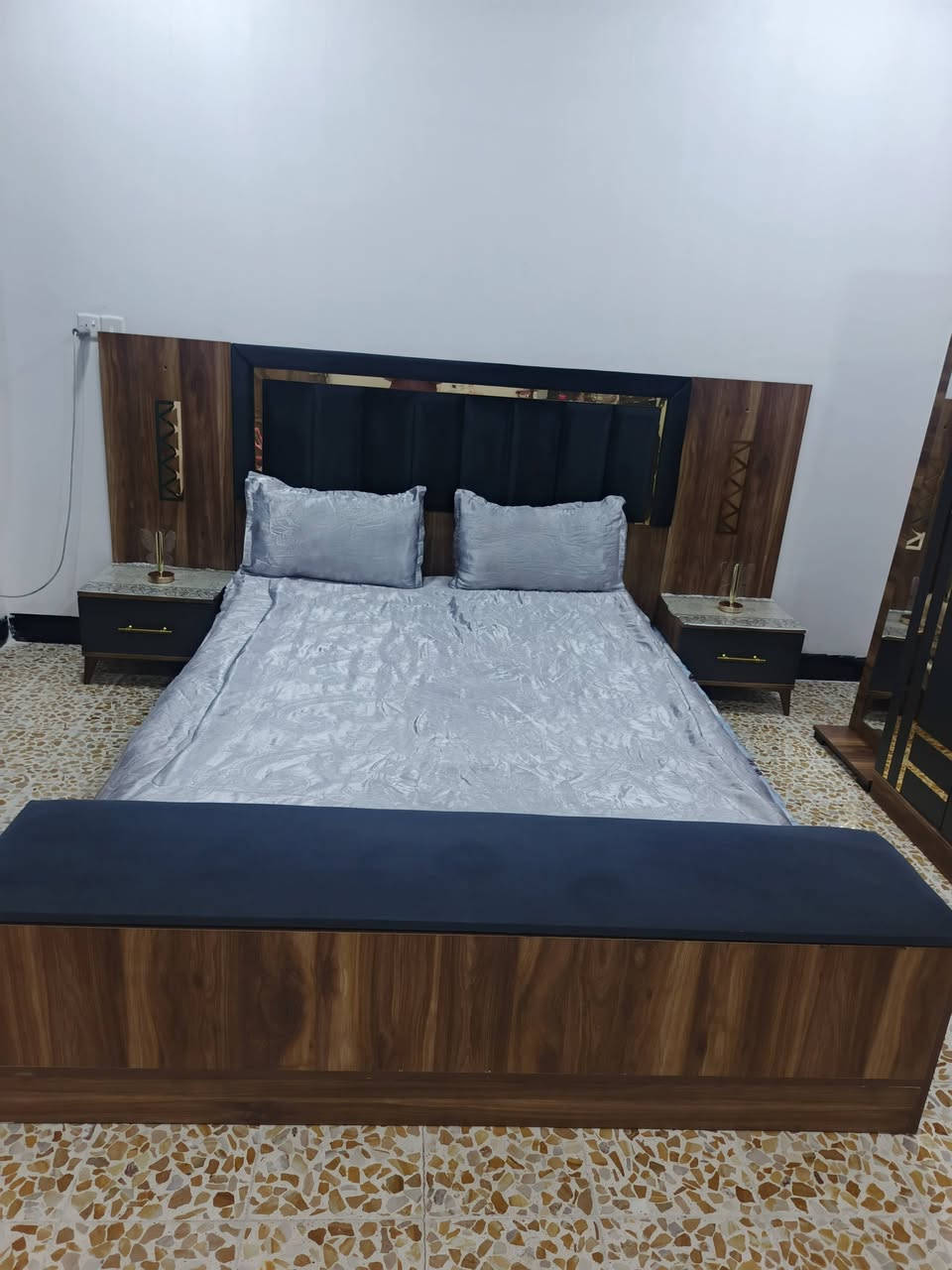 غرفة حيل نظيفة للبيع 600 وبيه مجال 9 قطع 
***********
