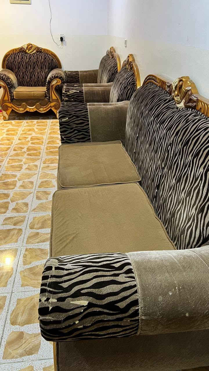 طقم كنب • قابل تفاوض