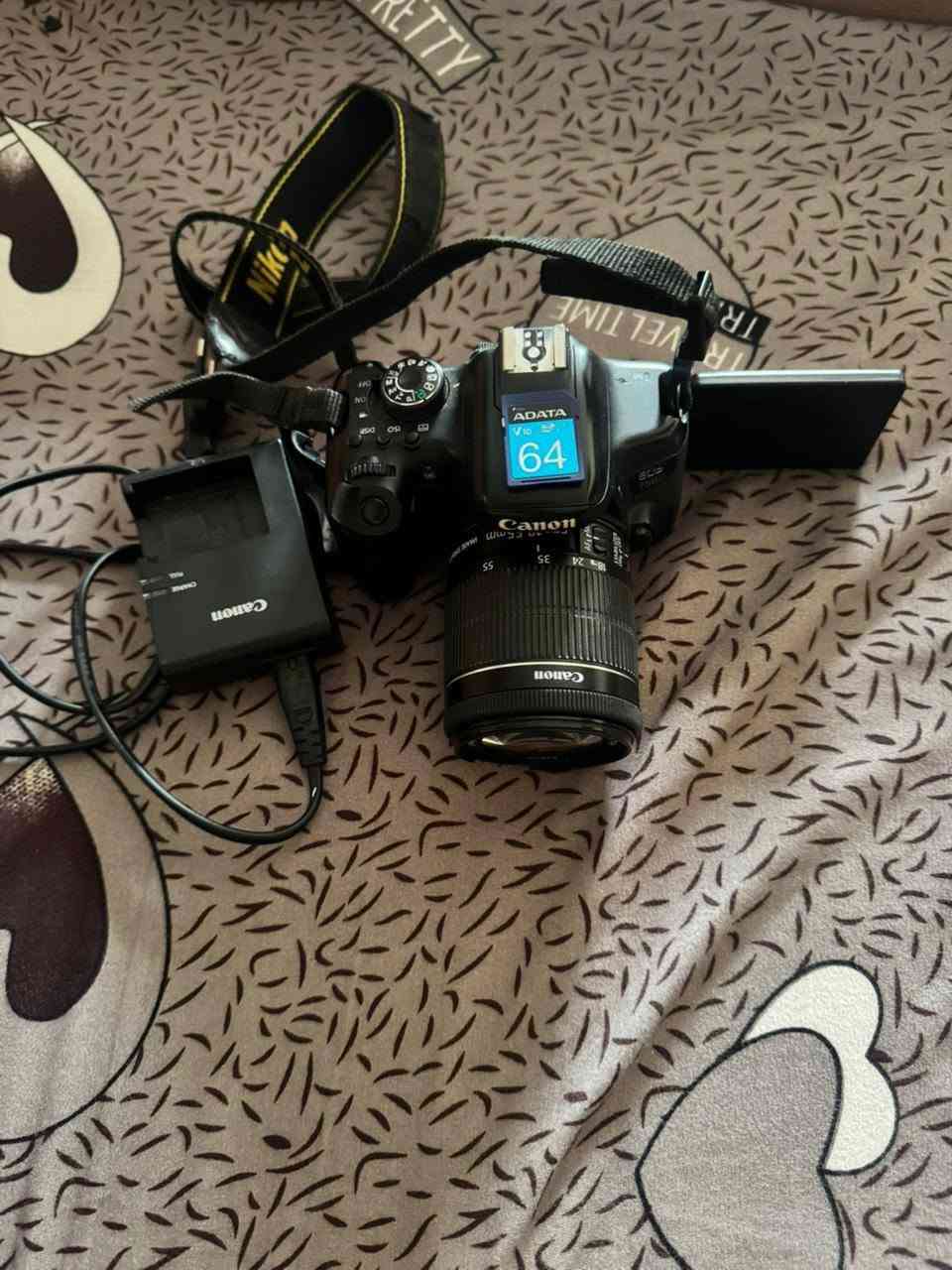السلام عليكم

كاميرا كانون  EOS 700D

كاميرا نظيفة مع ملحقات كامله

للبيع السعر 450 وبيها مجال مكاني كوت للتواصل :
***********

