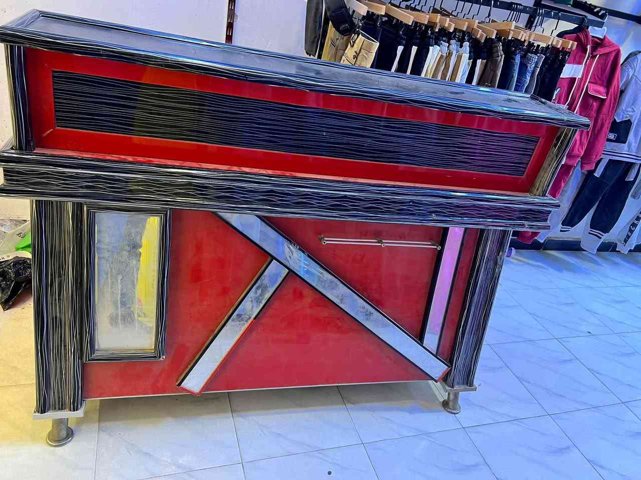 ميز محل • للبيع