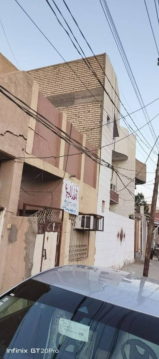 السلام عليكم 
عقار 75م طابو صرف موقع مميز حي الحر  شارع المستوصف مقابل اعدادية الرافدين على ساحة باسم صاحب العقار مباشر بناء قديم  يباع قطعة او سكن السعر وبقية التفاصيل التواصل على *********** اتصال او واتس اب فقط الشراي يتصل وتدلل
