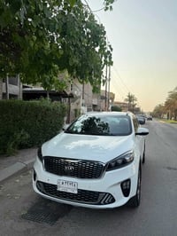 سورنتو موديل 2020 خليجي 6 سلندر، رقم بغداد، كشنات جلد، حساسات امامي خل...