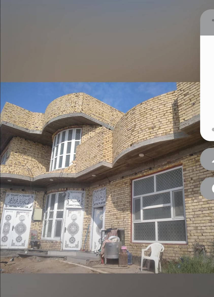 بيت طابو 25زراعي المساحه 435 متر  بناء درجه ممتازه طابوك والسقوف مسلح والارضيه بورسلين اسباني والدرج مرمر طابقين مسلح.بيه ثلاث غرف نوم 7*4ومطبخ حار وبارد وصاله كبيره جداالعنوان طريق السنيه السياحي ثاني بيت عن الشارع العام.قرب سكة القطار والسطوح شتايكر ومامحتاج اي شي كل نقص مابيه السعر ب150مليون مجال بسيط الاتصال /*********** أو /‏‪***********‬‏
