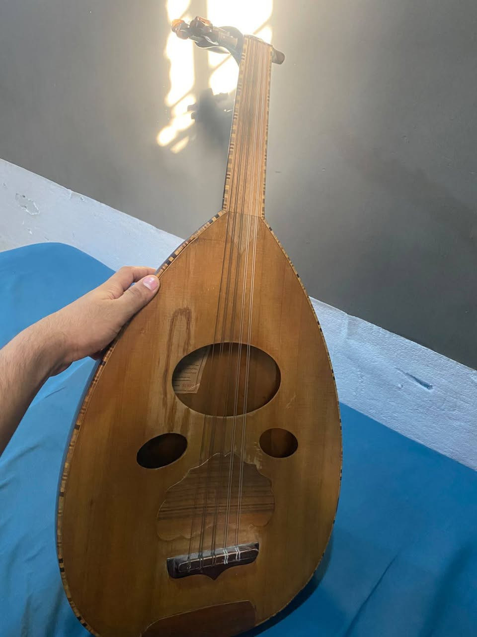 السلام عليكم
عود سوري زرياب
نضيف ومرتب
يي ضرر مابي
وصوته كلش حلو مرفق بلفديو صوته
رقم صاحب العود ‏‪***********‬‏ مبين علي لشراي يتصل
