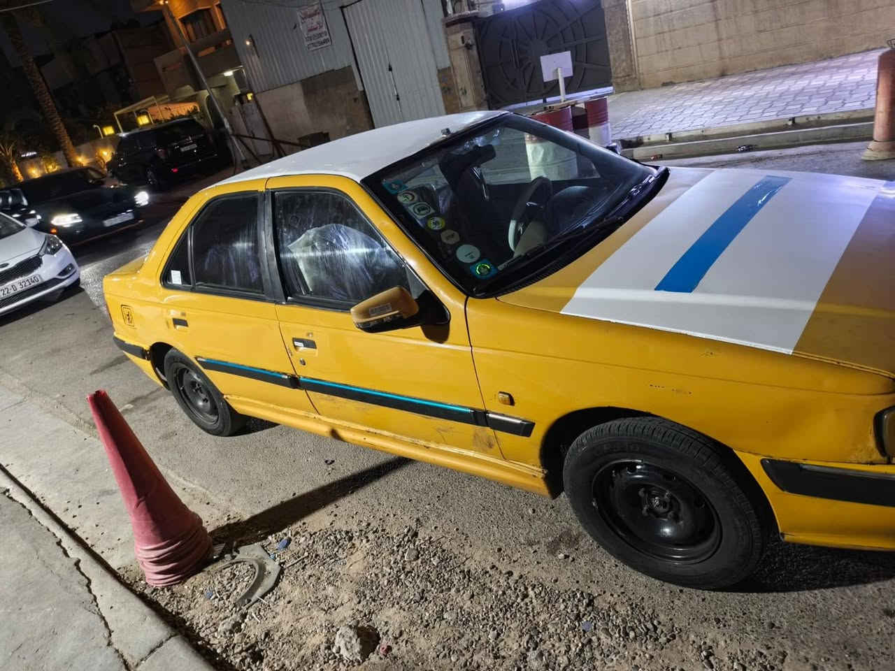 سلام عليكم سياره بيجو موديل 15 سياره نضيفه وحلوه تجي وتشوف بعينك تدفئه تبريد كله شغال صدرها شويه تعبان  مصفره هيئه وغرامات  السياره عارضها ب37 وبيها مجال بصيط حك الجيه مكاني بغداد الرشاد فلكت حي النصر رقمي ***********

