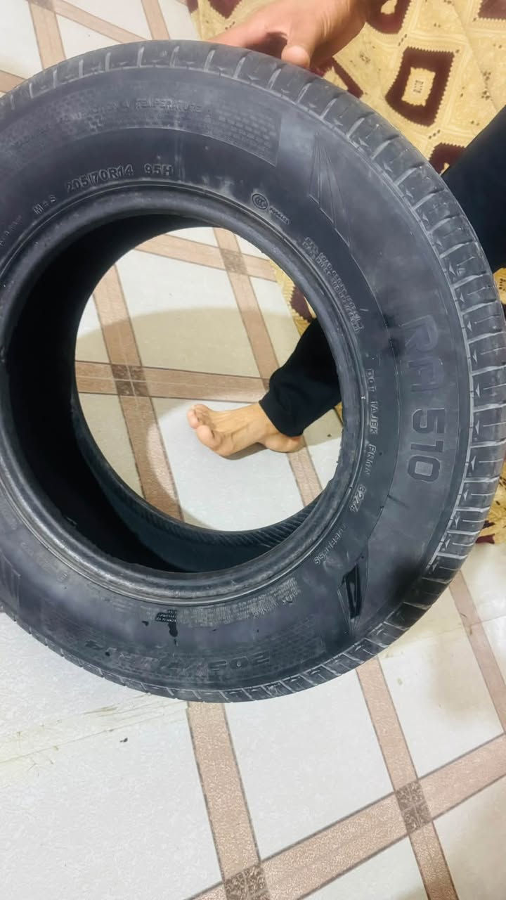 تايرات • سيدان • للبيع