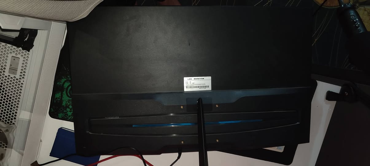 سلام عليكم للبيع شاشة AJVXY
2k 27 165 hz curved ips 1ms 
الشاشة نضافتها 99% للامانة شاشة مرتبة وسبب البيع اريد اخذ اصغر لان العب تنافس اونلاين وهاي جبيرة علية 
السعر 225 علما الحديدة 375 متوفر توصيل 
*********** واتس
