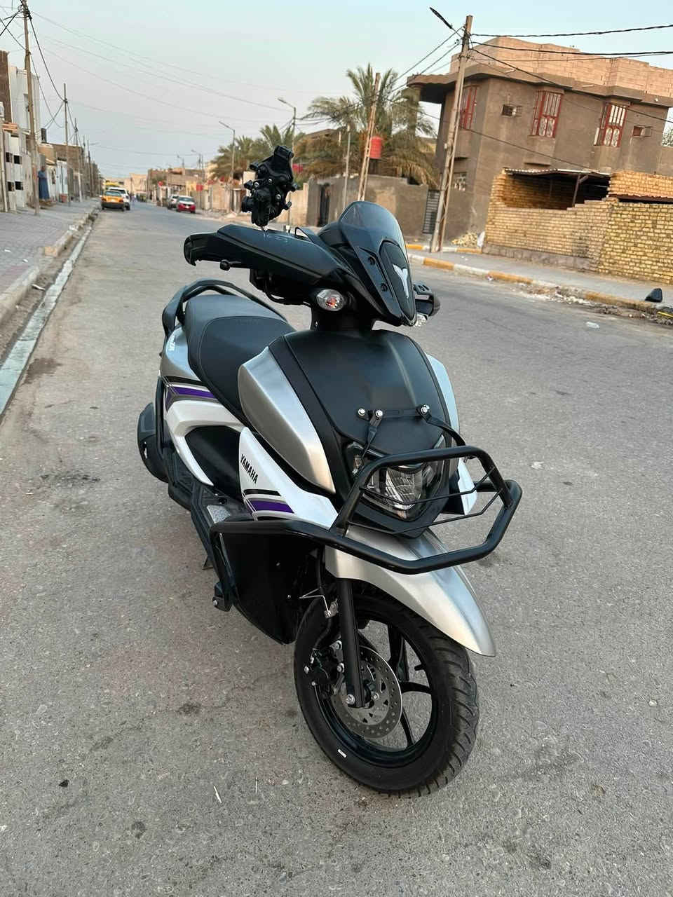 السلام عليكم 
Zr 2027 زيرو صالها ٤٠ يوم من طالعه نضيفه ومانقصها شي دك سونار وين متريد السعر ٢٥٠٠ قفل ***********
