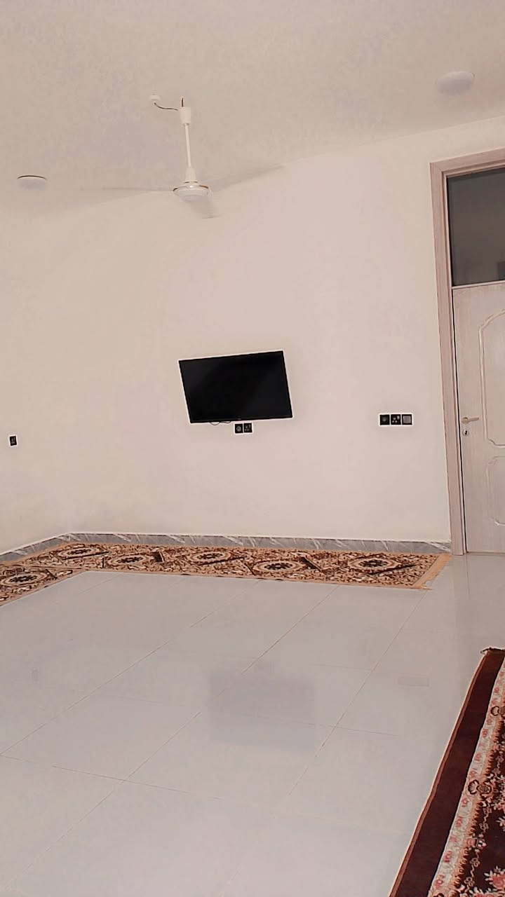 السلام عليكم من رخصة الادمن للبيع بيت طابو زراعي سند 25 المساحه 350 متر الموقع خلف العلگايه قريب جدا علا طابو صرف تفاصيل البيت غرفتين نوم صاله استقبال مطبخ  للاستفسار اكثر اتصل علا الرقم ///  ***********
