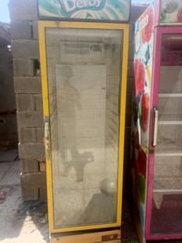 خوان عارضات ٢ وثلاجه ماعرف شبيهن هل موجود السعر 300 وبيهن مجال لتواصل ...