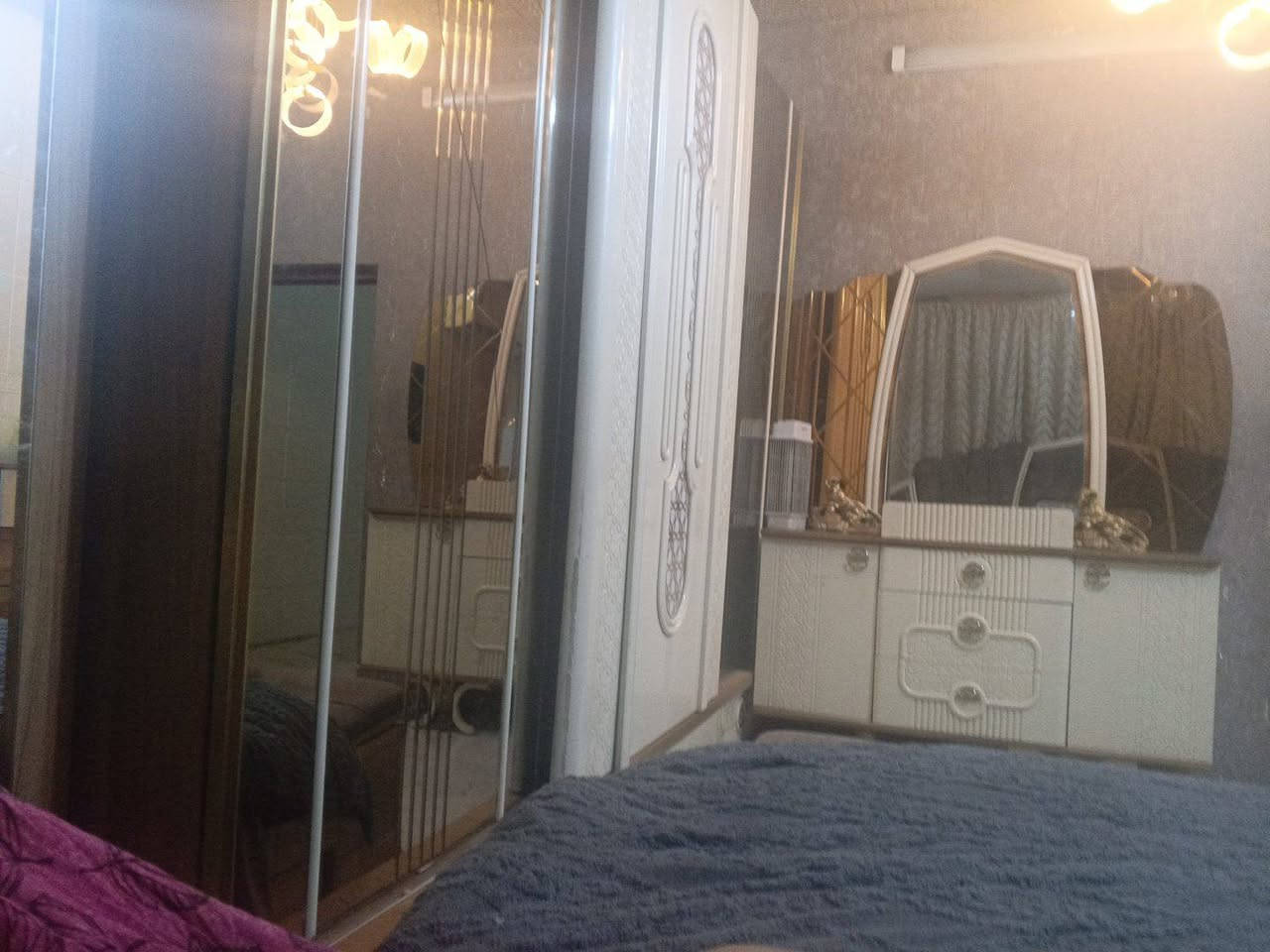 غرفه تركي سلايت ثكيله ونضيفه بيه ملاحضات بسيطه وفطر بجامه كنتور ماماثر مكان حي اور سعر500بيه مجال سعر شراء 3مليون مستعجل علبيع غرض لانتقال وماصير بلغرفه ***********
