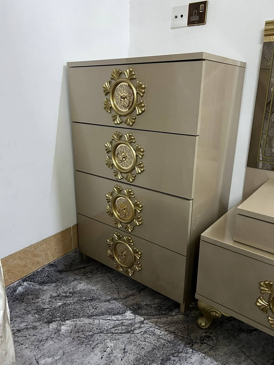 داشكاندن

ژروي نوستن 9 پارچه توركي جیات دەکاتەوە لە ھەموو چواردەورت شاھانەی بە ئاسانی بەدەست بێنە.

ناو نيشان:
•هه ولير  :كوگاي سه ر ريگاي گوير 

***********
_________________________
تخفيضات خاصه

 غرفة نوم  9 قطع تركي تفصلك عن جميع ما حولك ، امتلك الفخامة بسهولة.

العنوان
اربيل:مخازن طريق كوير 

***********

#هەستی_ديدوم 

غرفة نوم 9 قطع￼تركي سوف تفصلك عن كل من حولك.

العنوان :
•اربيل مخازن طريق كوير 

***********
_________________________

 غرفة نوم 9قطع تركي  تفصلك عن جميع ما حولك ،امتلك الفخامه بسهوله

‏ملاحظة البيع والشراء اون لاين فقط 
 للحجز والاستفسار عبر الأرقام التالية او مراسلة الصفحة 
   
📞 *********** واتساب 
📞 ***********￼ واتساب 
📞 *********** واتساب

￼
