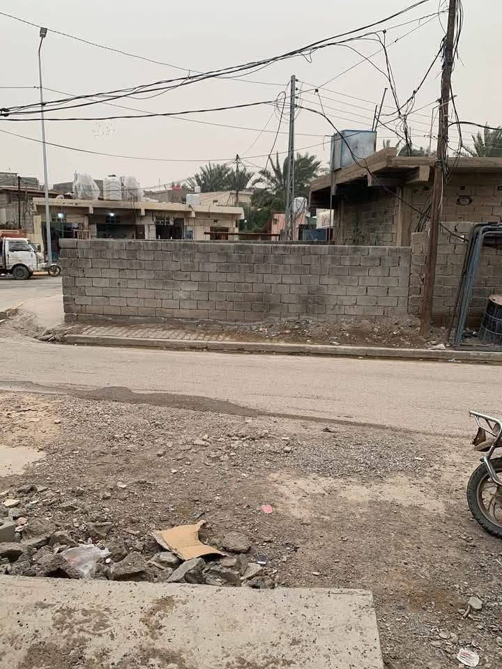 هيكل للبيع الموقع :  بعقوبة بهرز وسط حي القادسية خلف اسواق الامل

المساحة : 150 متر

الوجهية : 7.5

النزال : النزال20

جنس العقار : طابو ملك صرف زراعي سند25

تفاصيل الدار : يحتوي على كراج يلزم سيارة -صحيات خارجية -استقبال- مطبخ - صالة -ومجموعة درج -مناور عدد اثنين -غرفتين نوم وحدة من الغرف سويت  الاستفسار الاتصال على الرقم ***********
