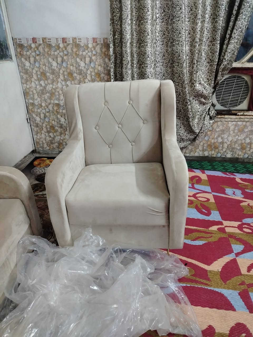 السلام عليكم قنفات للبيع عدد ٤ قطع نضيفات كلش بل لايلون العنوان بغداد السعر ٣٥٠ وببهن مجال الرقم ***********
