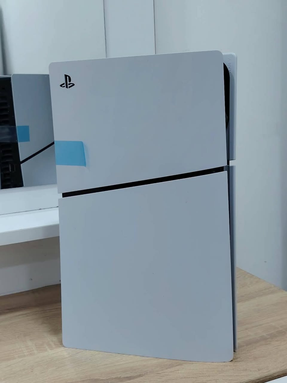 ​🎮 للبيع PlayStation 5 Slim (نسخة السليم) 🎮
الجهاز بحالة نظيفة جداً وخالي من أي عيوب، واخت الجديد تماماً ومحافظ عليه!

​📋 المواصفات وتفاصيل الجهاز:

​الإصدار: بلايستيشن 5 سليم (Slim)

​السعة: 1 تيرا بايت (1TB SSD)

​الحالة: نظيف جداً، شرط البراغي غير مفتوح نهائياً ولم يدخل صيانة.

​الملحقات: مع يد تحكم أصلية (جوستك) بنفس نظافة الجهاز.

​✨ جهاز جاهز للاستخدام الفوري، أداء سريع وصامت، ونظافة تفتح النفس كما موضح بالصور.

​📍 المكان: الكوت

📞 للإستفسار والتواصل: ***********
