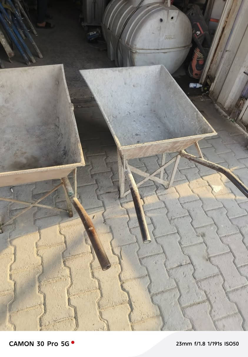عرباين ٣   العربانه علا 40 لوحده الف حديد ثقيل سكلات ثنين هنه ودرباتهن كامله لوحده علا ٥٠        ودرج ٦مترات ينفتح وينسد ب١٠٠
***********زعفرانيه

نص مكتوب في الصور:
- CAMON 30 Pro 5G 23mm f/1.8 1/212s ISO50
- CAMON 30 Pro 5G 23mm f/1.8 1/191s ISO50
- CAMON 30 Pro 5G 23mm f/1.8 1/393s ISO51