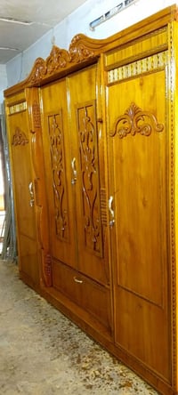 غرفة عراقي • نظيفة • لون عسلي
