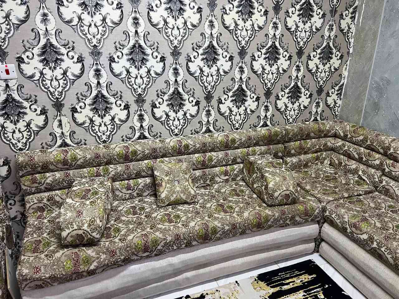 سلام عليكم
قنفات البيع ومستعجل ع بيعته 
قنفات نضيفه (8)قطع 
العنوان : البصره 
الرقم بس واتساب : ***********
