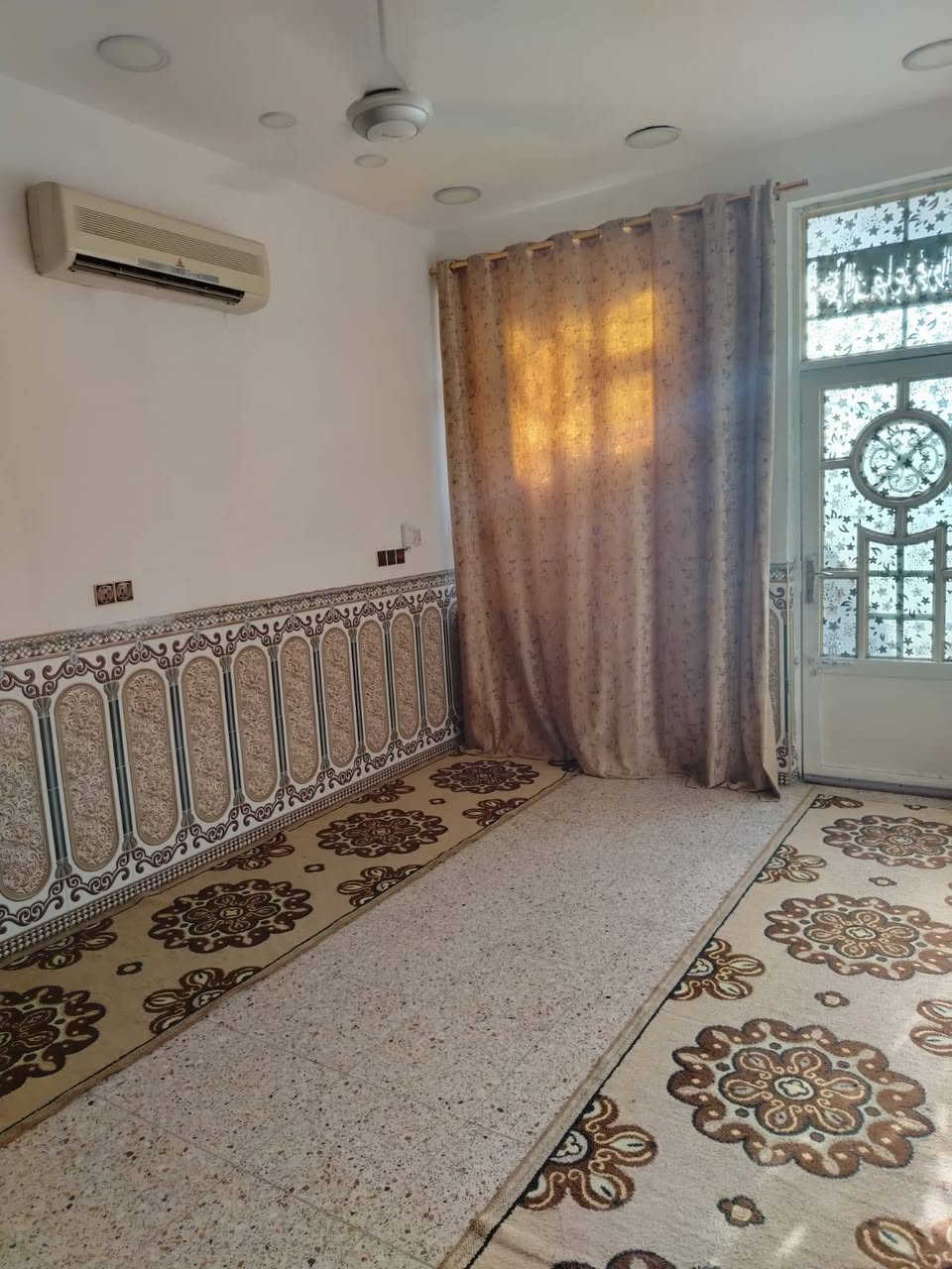 مشتمل بلخاجيه 100 م
يتكون طابق ارضي كامل
وطابق ثاني بي غرفه وحده وبيتونه كامله
عنوانه الخاجيه قرب مدرسه النوافل كامل الخدمات
 السعر 135
للاستفسار واتساب ***********
