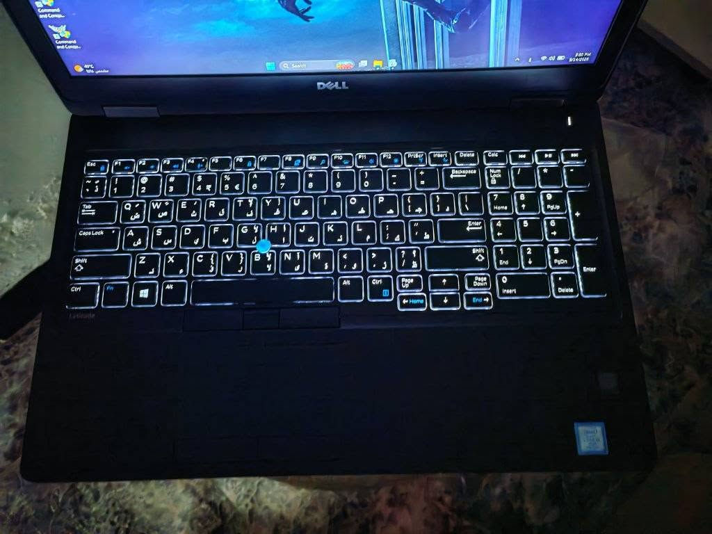 لابتوب dell.  
شاشه حجم 15.6 FHD. مميز 
Cori5 gel 7
جيل سابع
RAM 8
HARD 256 ssd m2
كارت شاشه مدمج 4G
بطاريه من 3 إلى 6 ساعات شحن 
الابتوب جدا نضيف 
شحن تايبسي.    
 بصمه اصبع
كيبورد عربي انجليزي + ضوئي
لابتوب مناسب للهندسه و التصميم 
سعر 250 بيه مجال بسيط 
مكاني بغداد توصيل موجود 
رقم ***********
