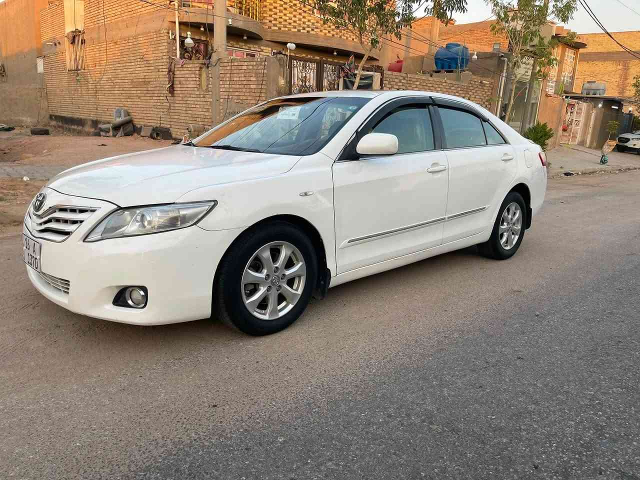 السلام عليكم 
كامري مديل 2008 خليجي فول مواصفات واحد على واحد GLX 
محرك 4 أسلندر 2400
السياره على وضع الشركه 
كير محرك جديد تخم تاير تبريد ثلج ❄️  حداديه جديد رقم السياره قادسية إنكليزي  
السياره بيه ٤ صبغ بدون حادث الجماليه فقط 
مكان السياره النجف 
السعر 95 وبيه مجال قليل 
الاستفسار الاتصال على الرقم ***********

