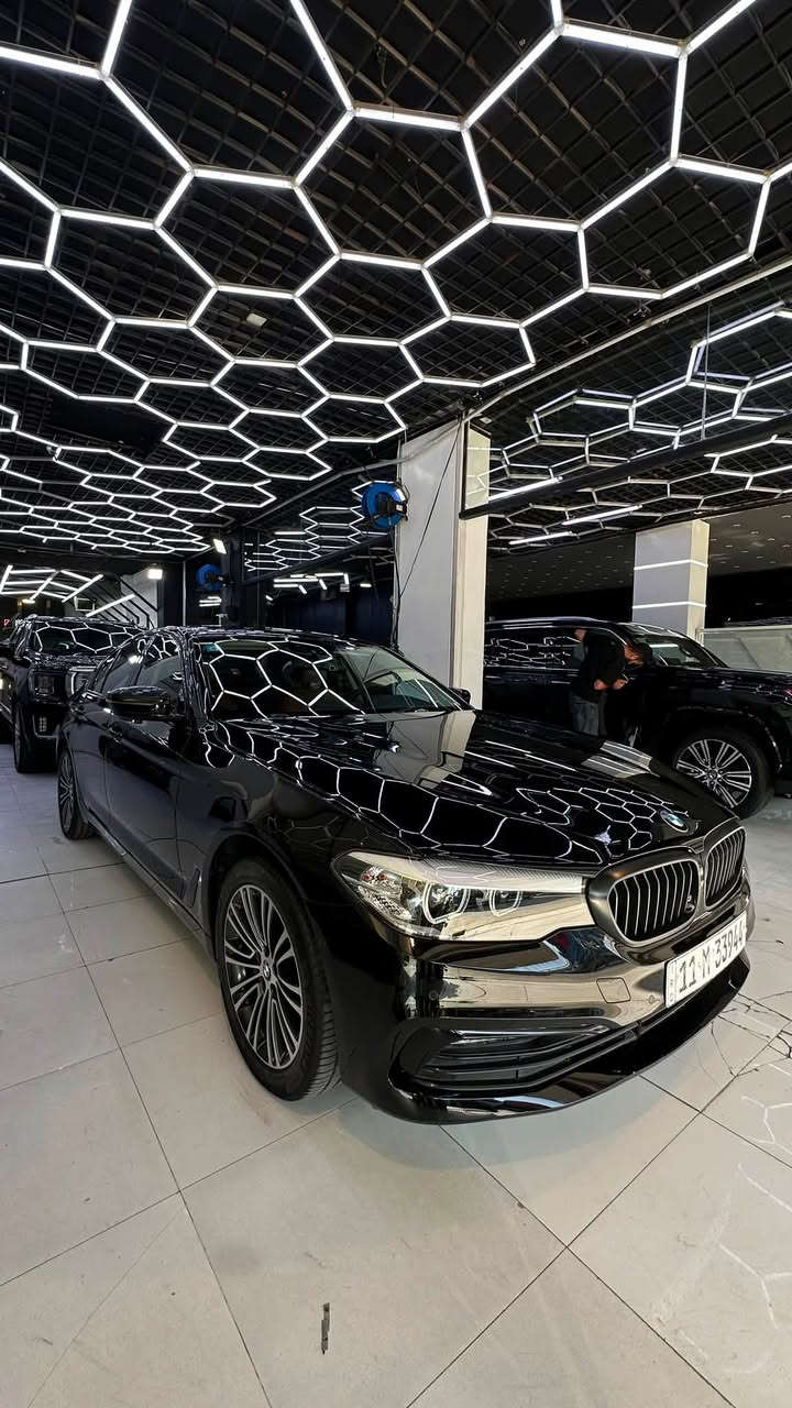 Bmw 530i 2020
واردخليجي وكالة العروش ماشية 100 الف كيلن
السياره فول مواصفات ١/١ محرك 4 سلندر  
سلايد
فول رادارات تحكمات سترين  
كشن حظن كهرباء حزام امان خزن كهرباء 
الكشان جلد كهرباء خزن ميموري كشن السايق والسكن 
اناره محيطيه داخليه متغيره 
كامرة خلفية + حساسات 
اوتوباارك اوتوهولد 
هاند بريك بصمه
مري شفط قلابه
داخل مشمشي
السياره جديده اي مسج اي نقص مابيها 
26.500$ 
السيارة احلى من صور 
***********
