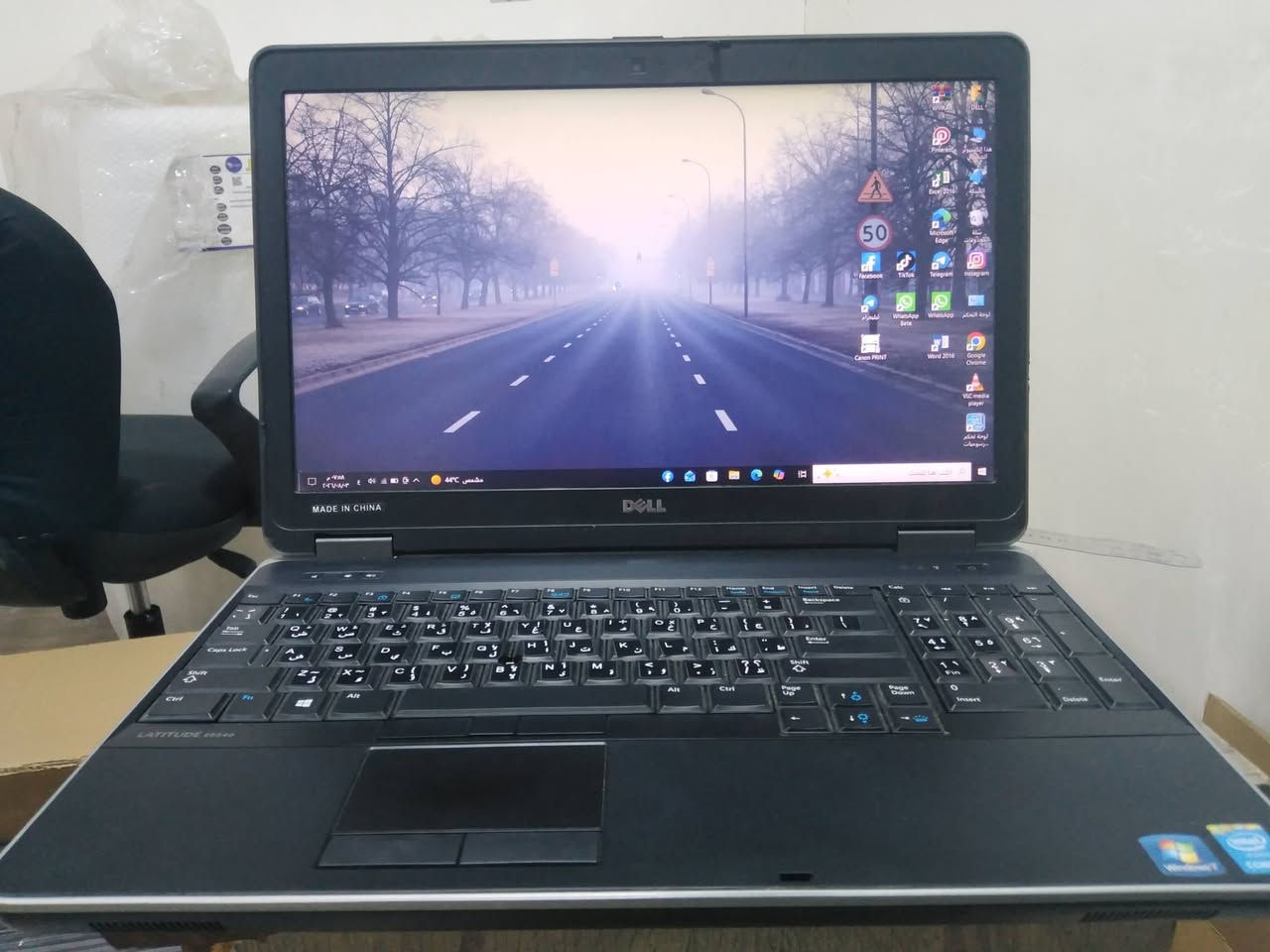 💻 لابتوب Dell للبيع***********
جهاز عملي وأنيق، مناسب للدراسة، العمل، التصفح، برامج الأوفيس والاستخدام اليومي.
✅ الجهاز شغال وبحالة جيدة والبطارية ممتازة مع حقيبة 
✅ شاشة كبيرة 15.6 إنش
✅ تصميم عملي ومتين
📌 السعر: [175،000]
📩 للحجز ***********
