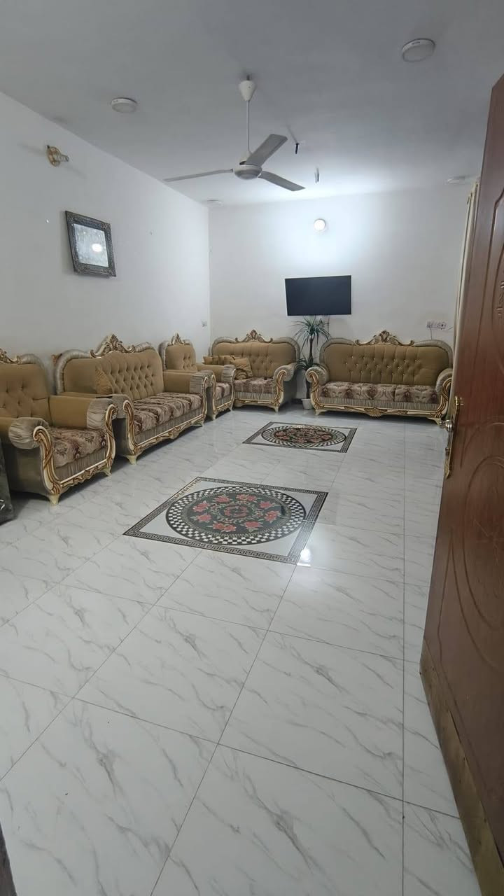 السلام عليكم دار البيع حواس شارع حي العباس مساحه دار 225متر يبعد عن شارع العام 100الاستفسار ***********
