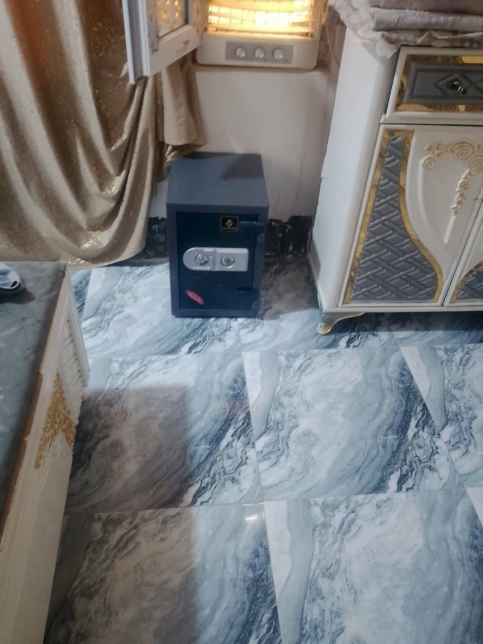 السلام عليكم اغراض مستعمل للبيع بيع مستعجل جداا كربلاء المقدسة الحر سواده 
*********** بغداد, العراق
