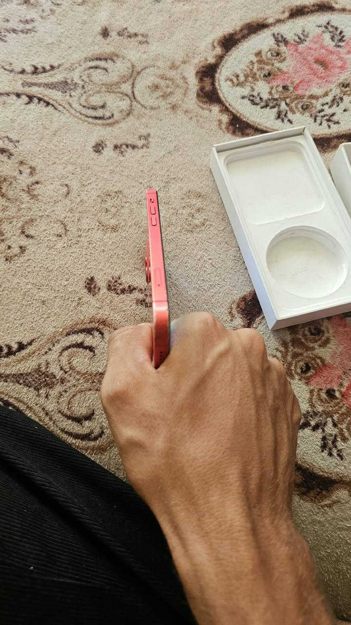 السلام عليكم ايفون 12 عادي كلة شغال 100% سيم كارت فيس ايدي كامرات صوت هزاز كامل شغال بطارية 79 فقط مبدل شاشة أصلية 3 خيارات الباقي كلة بلادي السعر 225 مكاني بغداد الحسينية مال الراشدية ***********
