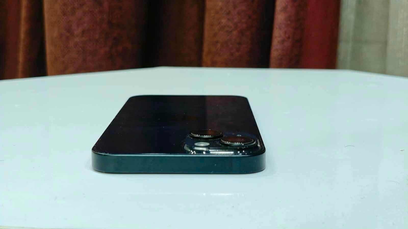 السلام عليكم ..
IPHONE 14 
ايفون ١٤ عادي جهاز بلادي كلشي مامبدل ولامصلح ولا مفتوح 
مثل مموضح گبالك بالصور ونظيف بي نقطه بالشاشه لا مأقره على اللمس ولاشي واحچيلك اني مجربه مخلي نمط داكن والله نسيتها موجوده وهاي مسوي زووم يلا مبينه هيج بالكامره
ذاكرة :128 
اللون : Midnight Edition 
بطارية: 78 %
شريحة فعلية 
السعر 510 وبي مجال 
***********

نص مكتوب في الصور:
- حول
- < iPhone
- الاسم
- < 26.6.1
- MPUF3ZD/A
- L73K0JC73Y
- إصدار iOS
- اسم الطراز
- رقم الطراز
- الرقم التسلسلي
- انتهت صلاحية التغطية
- سجل تاريخ القطع والخدمة
- الأغاني
- الفيديوهات
- الصور
- التطبيقات
- ٣
- ٣٣٢
- ١
- .
- ٩:٥٠
- ٦٦
- حالة البطارية والشحن
- رسالة مهمة حول البطارية
- حالة بطاريتك متدنية جدًا، يمكن أن يبدل أحد مزودي خدمة Apple المعتمدهن البطارية لاستعادة الأداء والطاقة القصويين،
- العثور على خيارات الخدمة...
- الحد الأقصى للقدرة
- ٧٨٪
- هذا قياس لقدرة البطارية مقارنة بقدرتها عندما كانت جديدة. قد تتسبب القدرة المنخفضة بتقليل ساعات الاستخدام بين عملية الشحن والأخرى.
- أقصى قدرة للأداء
- ستساعد الأنظمة المضمنة في النظام والمكونات في تخفيف آثار الأداء التي قد تلاحظها أثناء التقدم الكيميائي في عمر بطارية iPhone.
- شحن البطارية المحسن
- للحد من استنزاف عمر البطارية، يتعلم الـ iPhone من عادات الشحن اليومية، بحيث ينتظر ولا يتجاوز ٨٠٪ حتى يحين موعد حاجتك إلى استخدامه.