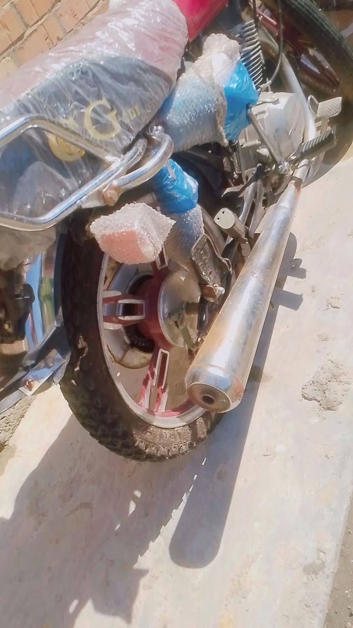 دراجه خمسه كير نضيفه تايرات+جوب جدد امامي وخلفي  كابريتر جديد تحتاج ترتيب بيها صوت بل محرك تعال افحص واخذ مكاني كركوك عرفه رقم وتساب ***********
