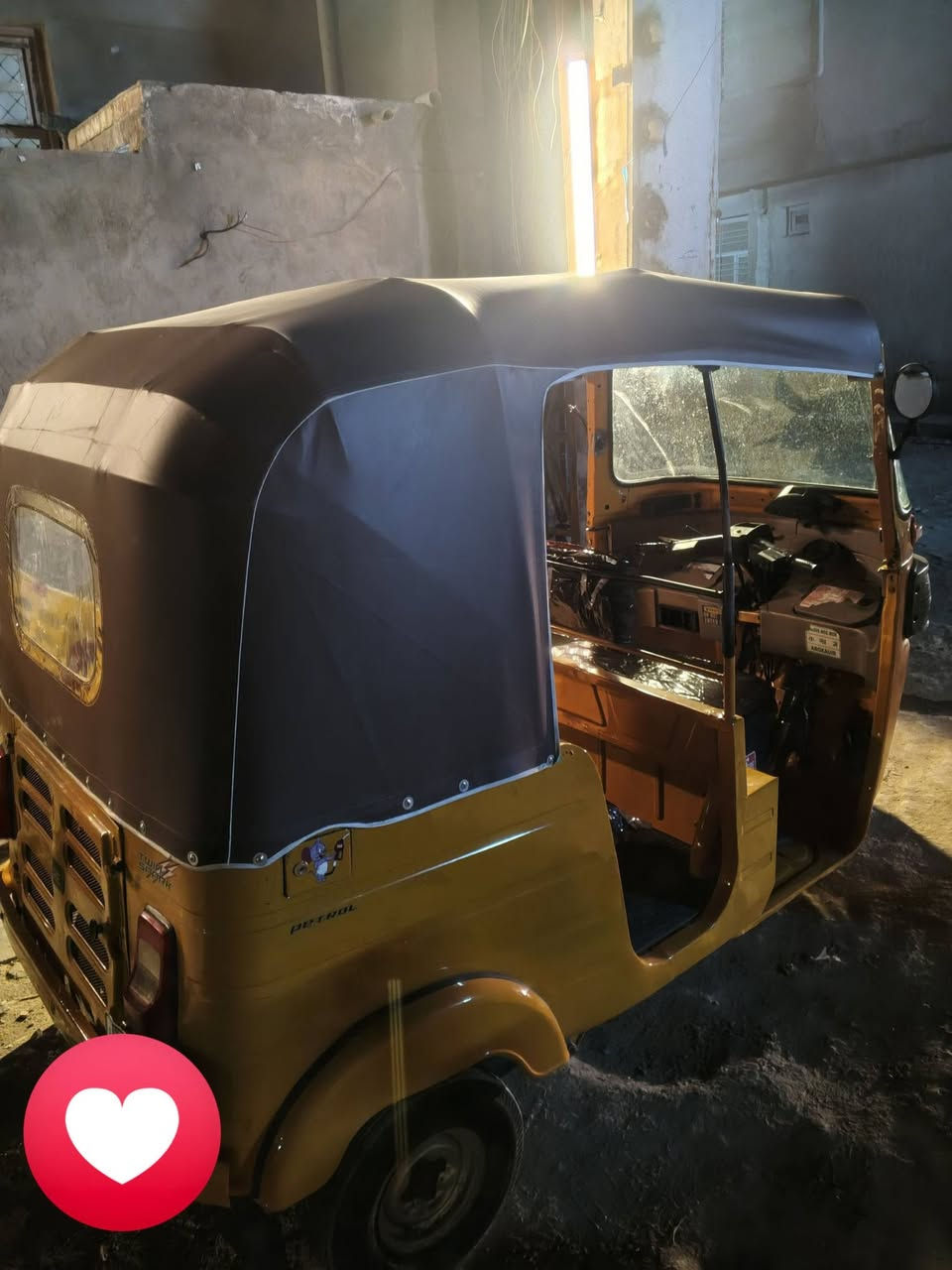 سلام عليكم تكتك لبيع موديل عشرين 
معمره دوس 
مكاني الورفلي 
السعر5ملاين مستعجل على البيعه
***********
***********
