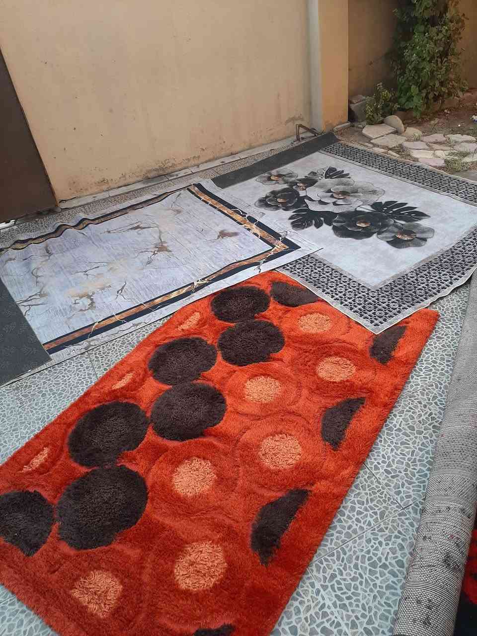 ميز تلفزيون عدد ٢ مستعمل شهر سعر الواحد ب ٢٠ الف فقط
محافير عدد ٣ على ١٠ الوحده نضافي حيل 
***********
