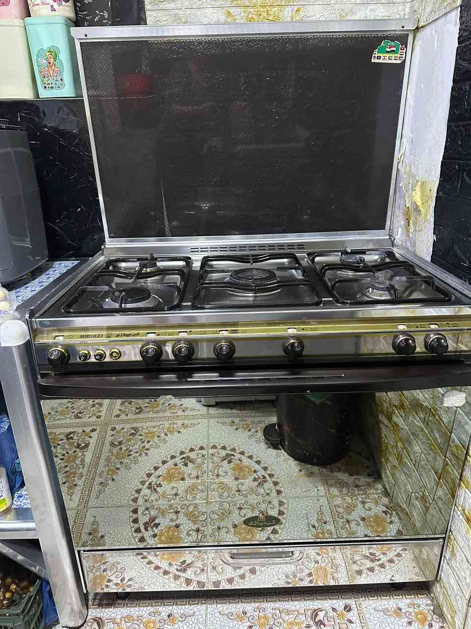 غراض للبيع  طباخ كريازي  
كاونتر 4قطع 
بغداد الاعضميه
